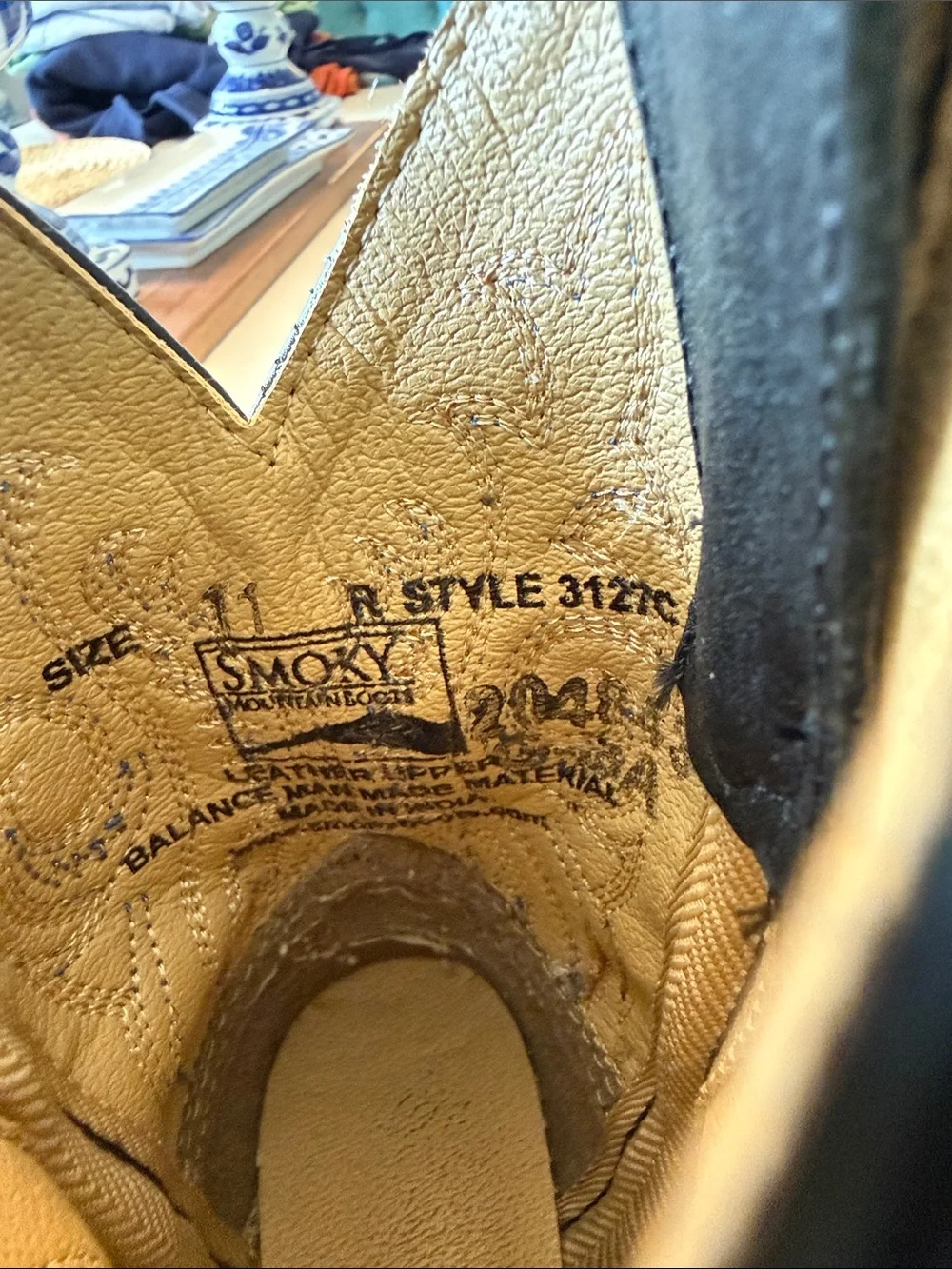 Smoky Mountain size 11 Kids Snake-Print Western Boots in Black and Cream EUC